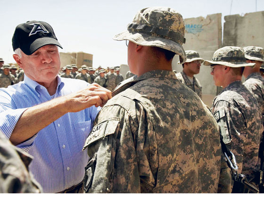 Gates observes progress in tour of Afghan war zone | Asia ...