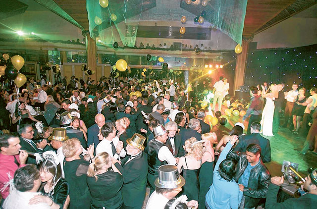 New Year&#039;s Eve dining and dancing packages | Events – Gulf News