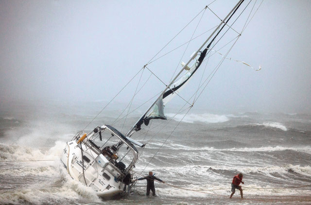 Irene hits North Carolina, moves up US East Coast | Americas – Gulf News