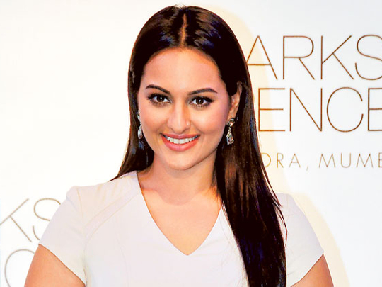 100+] Sonakshi Sinha Pictures | Wallpapers.com