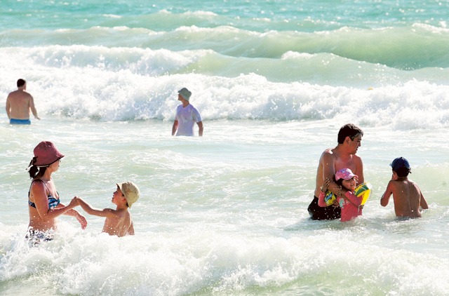 Dubai Beachgoers Warned Of Changing Tides Uae Gulf News