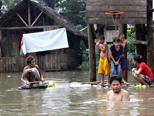 Heavy Rain In Philippines Displaces Hundreds Of Thousands | Philippines ...