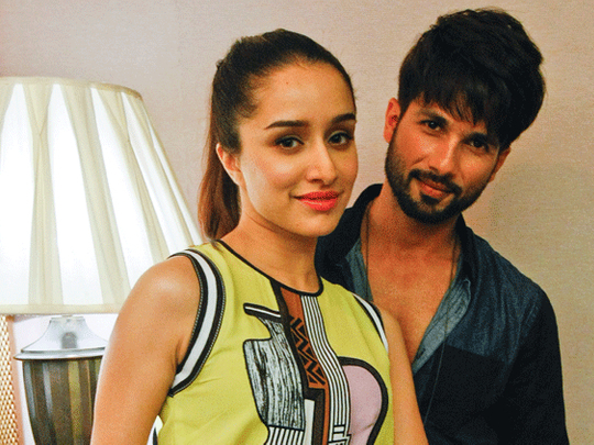 Fans react to Shahid's decision of shaving off his hair for Haider! - Urban  Asian