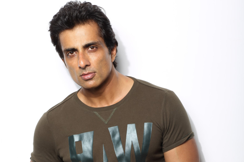 Sonu Sood Shares The Unbelievably Long List Of Help Messages He Receives;  Apologises If He Missed Replying To Any As It's Not 'Humanly Possible'