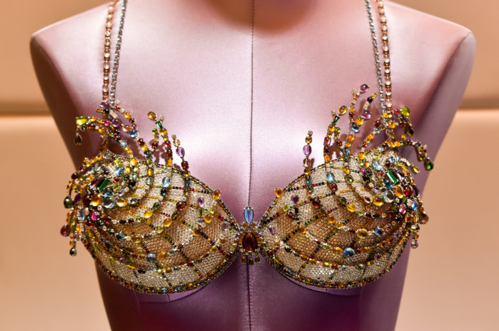 Victoria's Secret Mouwaad diamond bra set ~ Instagram