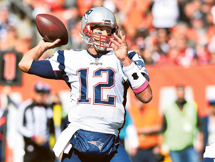 Back On The Field, Brady Leads Patriots 33-13 Against Cleveland