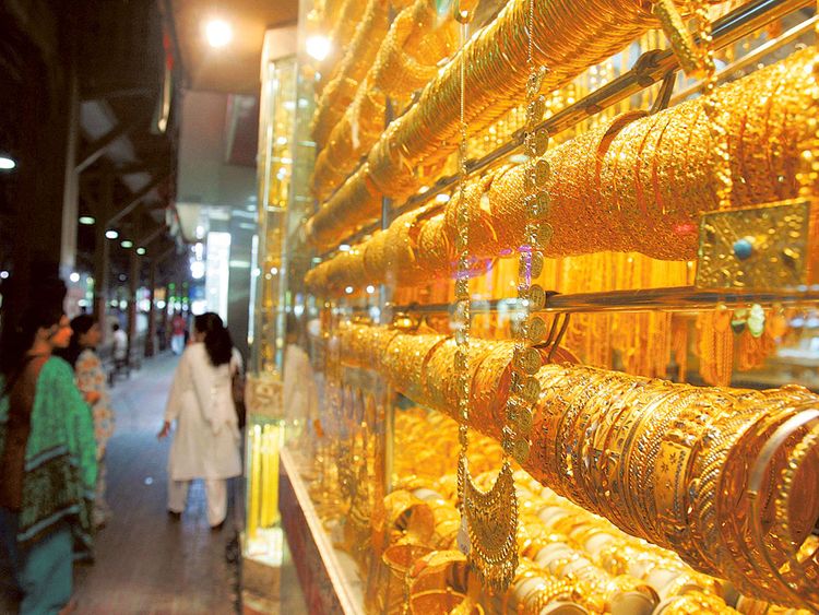 Gold pushes past $1,600 level - again | Retail – Gulf News