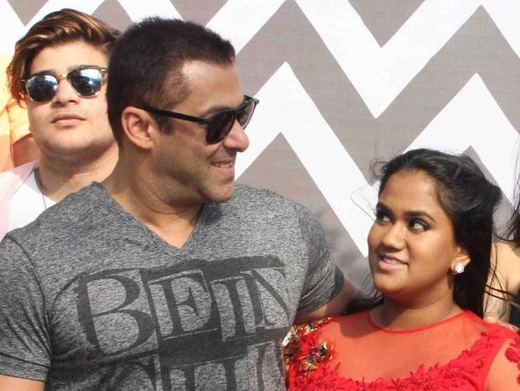 Salman Khan's sister Arpita Khan smashes plates in Dubai | Bollywood – Gulf  News