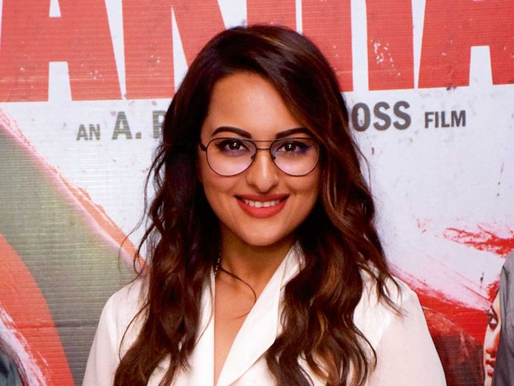 Sonakshi Sinhas Mum Worried About Controversies Bollywood Gulf News