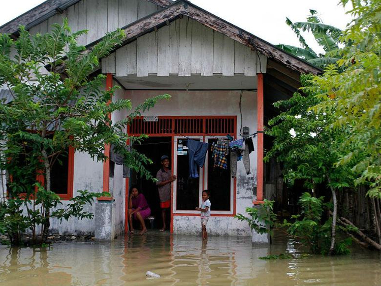 Flash Floods In Indonesia Kill 20; Rescuers Hunt For Missing | Asia ...