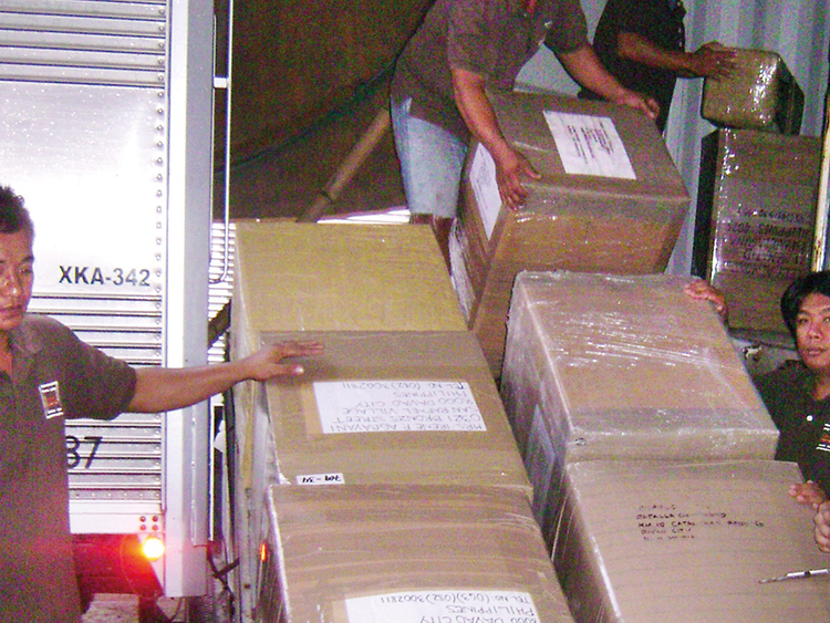 Filipinos Should Send Balikbayan Boxes Only Through Accredited Cargo - 