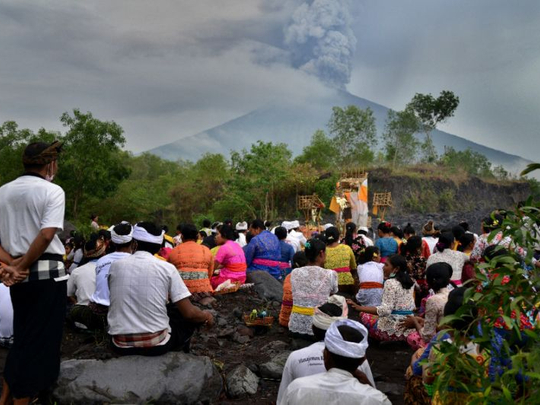 445 Flights Affected As Volcano Belches Huge Plumes Of Smoke On Bali ...