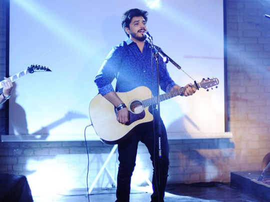 Ahmad Taha Gani debuts music video ‘Hasoun Main’ | Pakistani Cinema ...