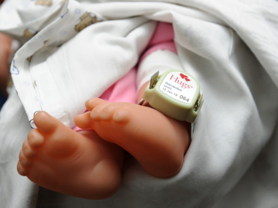 Dubai’s Latifa Hospital attends to newborn weighing only 420gm