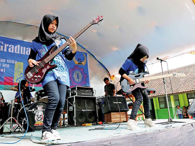 Indonesia’s Hijab-wearing Muslim Metal Group Challenges Stereotypes ...