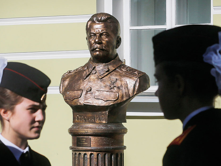 Russia Unveils Controversial Stalin Bust Europe Gulf News