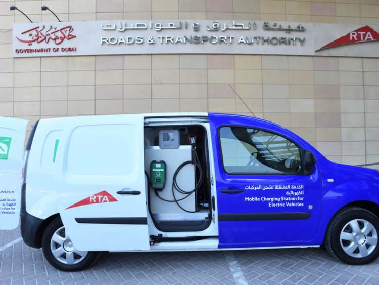 Mobile charging station online for electric cars