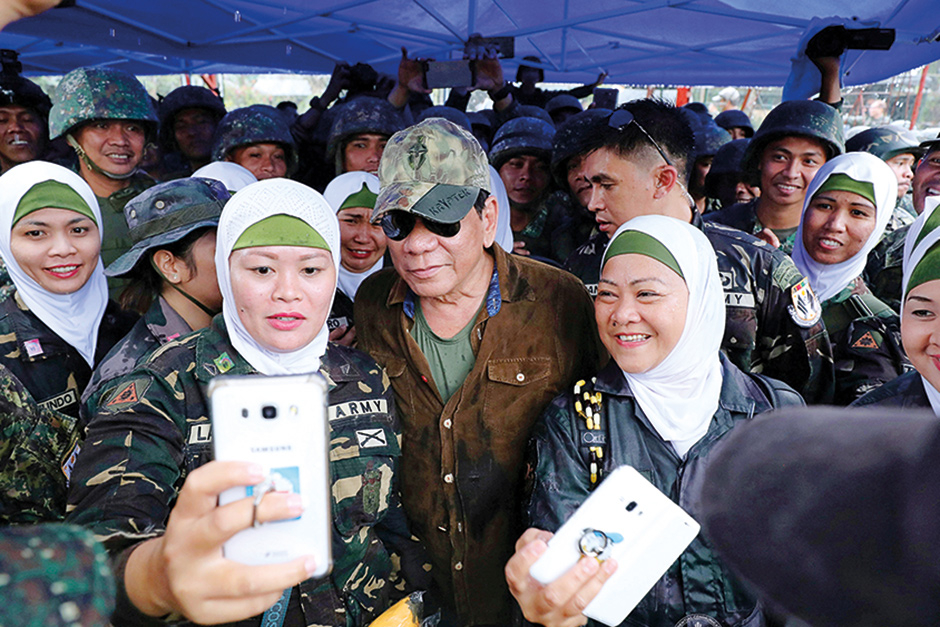 Duterte with Soldiers