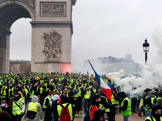 Paris protest Arc of Triomphe