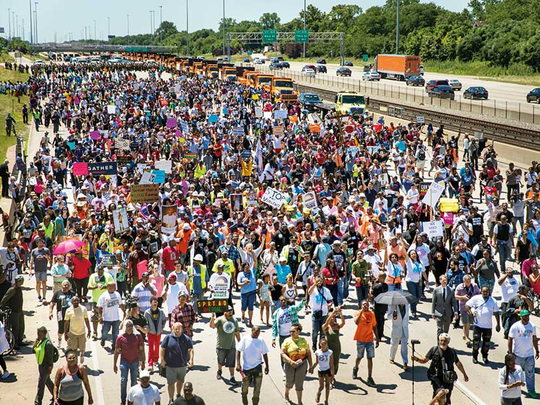 Anti-violence protesters shut down part of Chicago freeway | Americas ...