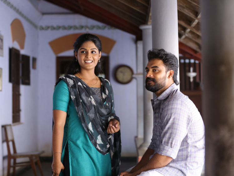 Tovino Thomas shares the romantic 'ladder scene' from Theevandi | Malayalam  Movie News - Times of India