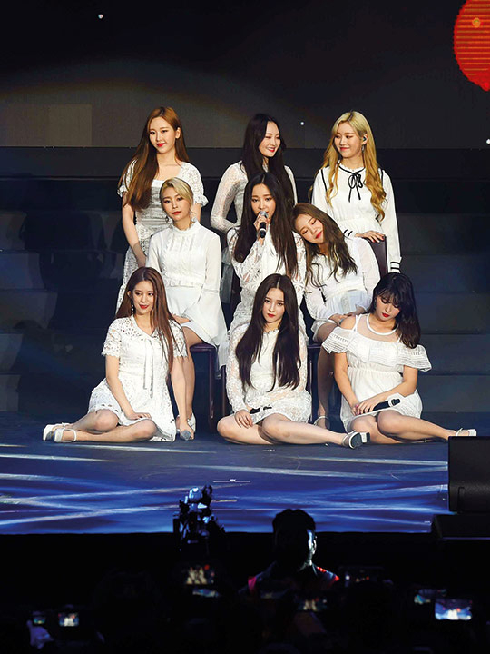 Momoland perfoming at Dubai Tennis Stadium