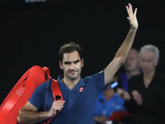 Roger Federer waves 323