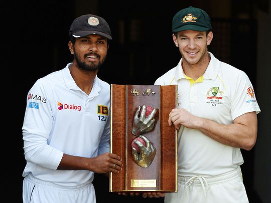Sri Lanka's captain Dinesh Chandimal (L) and Australia's captain Tim Paine