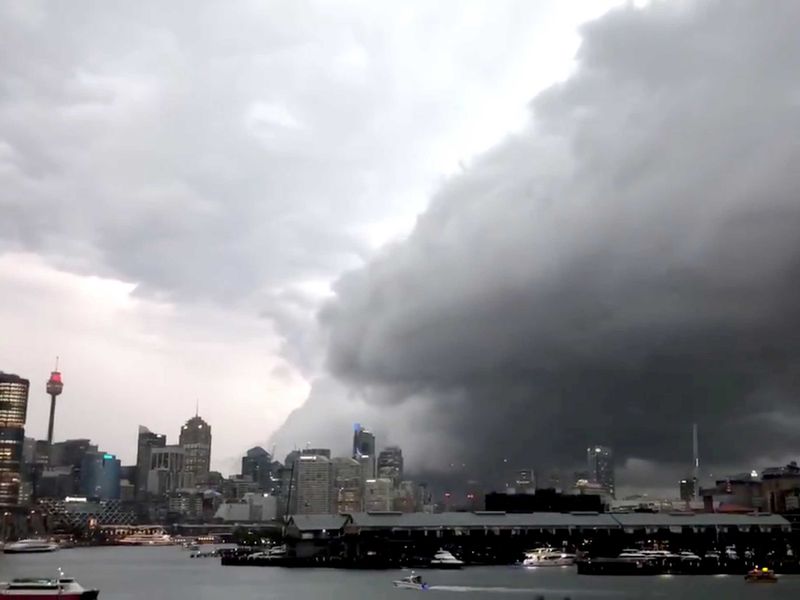 A storm cloud comes into Sydney 0122
