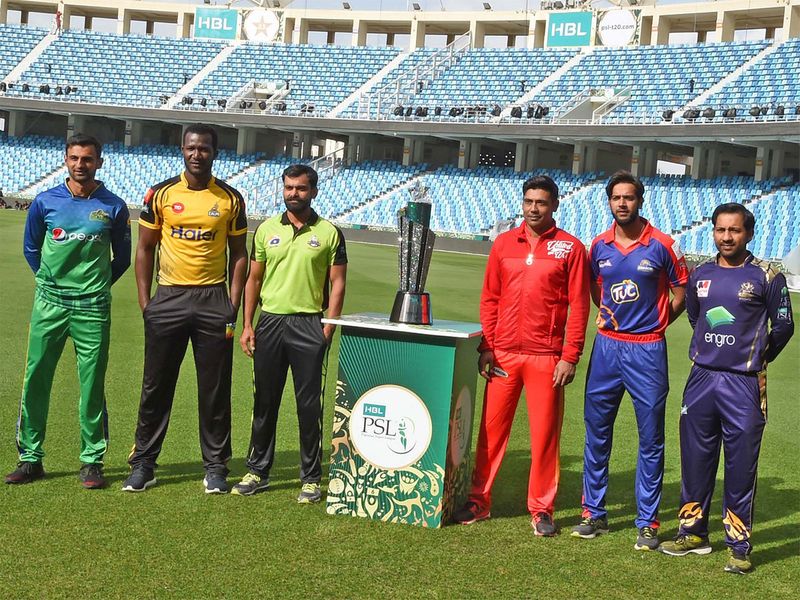 Captains of the six teams pose with the glittering HBL PSL winner's trophy