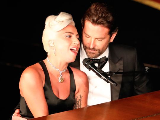 tab-Lady-Gaga-with-Bradley-Cooper-performs-(Read-Only)