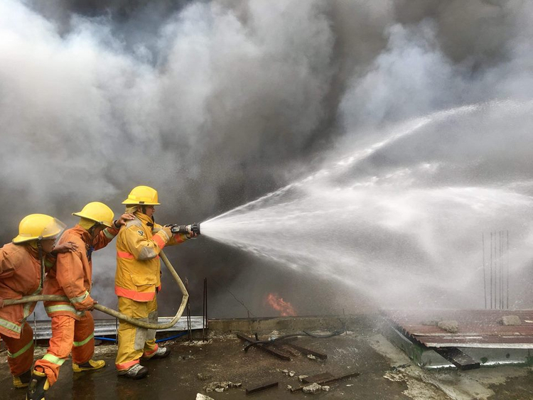 Fire guts riverside residential district in Manila Philippines Gulf