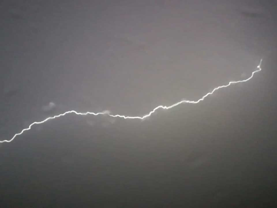 lightning sharjah 011