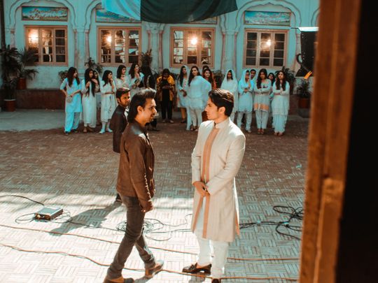 Director-Waleed-Akram-with-Ali-Zafar-and-supporting-crew-at-the-shoot-of-the-music-video-1553501942170