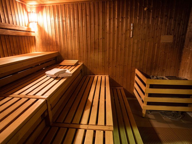 In Sweden, naked policeman arrests fugitive in sauna | Europe – Gulf News