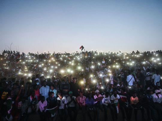 Sudan_crowd-1556274606700