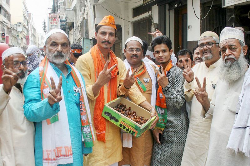 BJP supporters celebrate