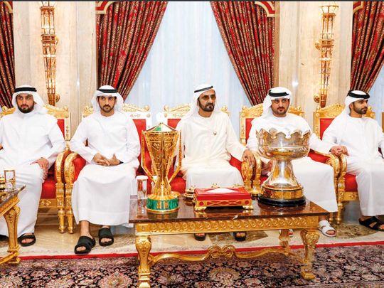Mohammad receives Shabab Al Ahli players