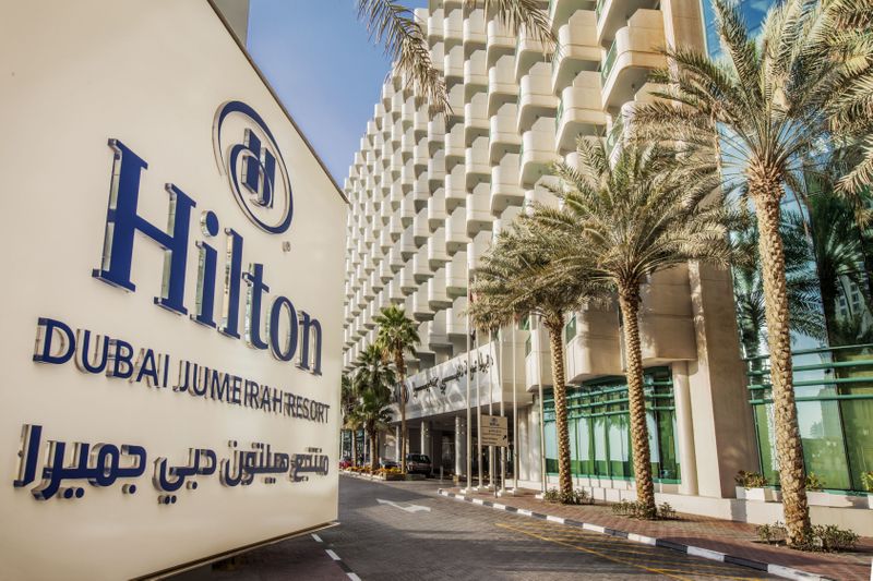 TAB 190527 WWW Hilton_Jumeirah_Hotel_Entrance-1-1558935291216