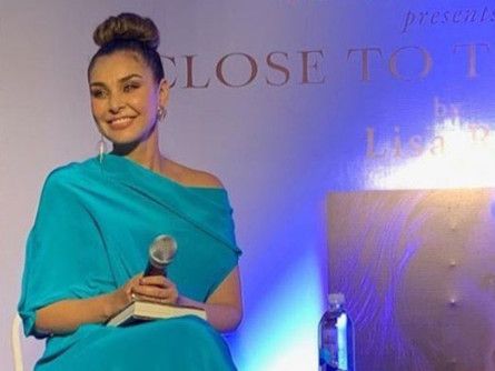 tab Lisa Ray launching her book 'Close to the Bone'  instagram-1559032620038