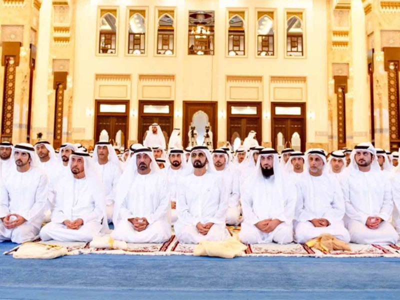 UAE leaders offer Eid  Al Fitr prayers  receive well 