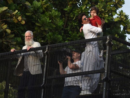 tab Shah Rukh with son and David Letterman at Mannat for Eid-1559807591590