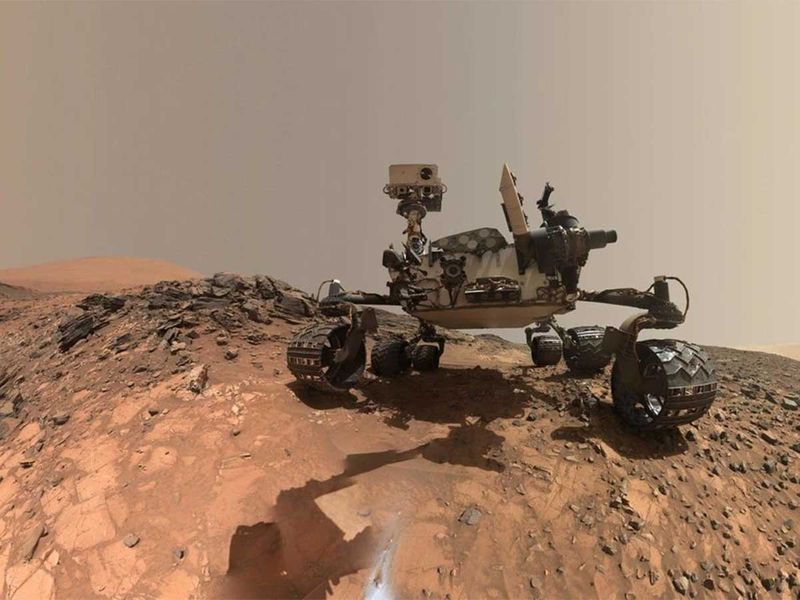 A self-portrait of NASA's Curiosity rover on Mars in June 2018-vvvv