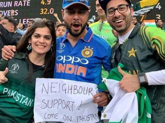 Indian fan supporting 'neighbour' Pakistan wins hearts