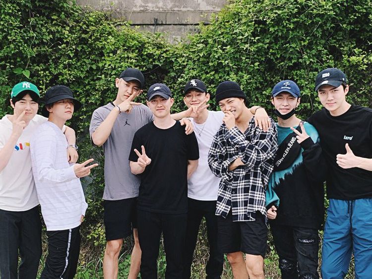 D.O with EXO members-1562417494597