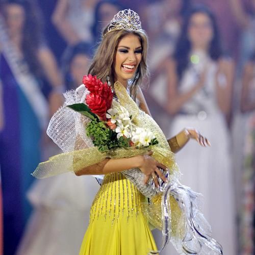 Dayana Mendoza takes Miss Universe crown