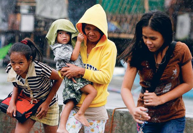 12 killed and many missing as Typhoon Mirinae strikes Philippines ...