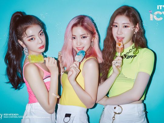 ITZY - left to right - Lia, Ryujin and Chaeryeong-1563022756459