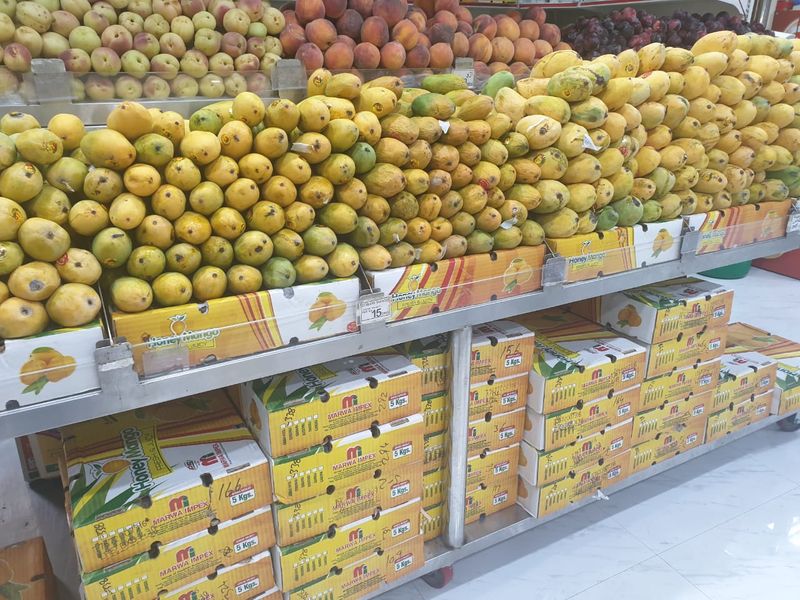 Pakistan Supermarket mangoes