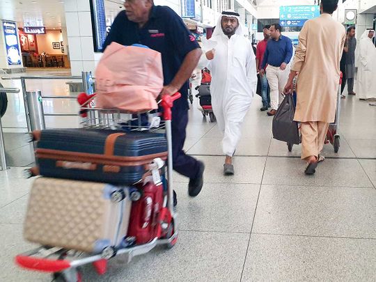 190809 passengers at Dubai Airport